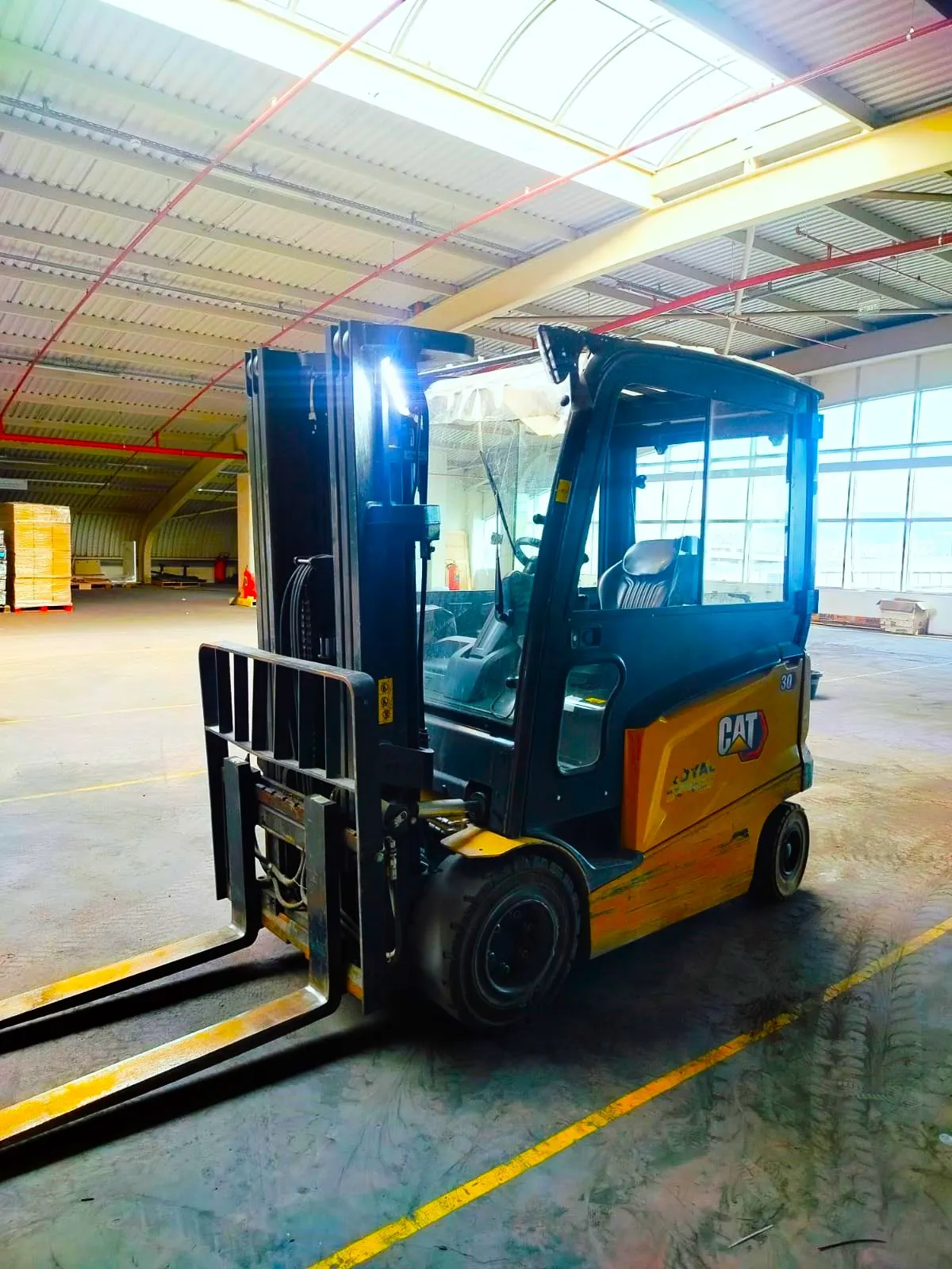İkinci El Cat EP30ACN Elektrikli Forklift — fotoğraf 2