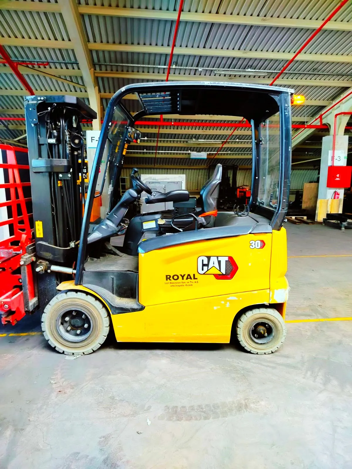 İkinci El Cat EP30ACN Elektrikli Forklift — fotoğraf 5