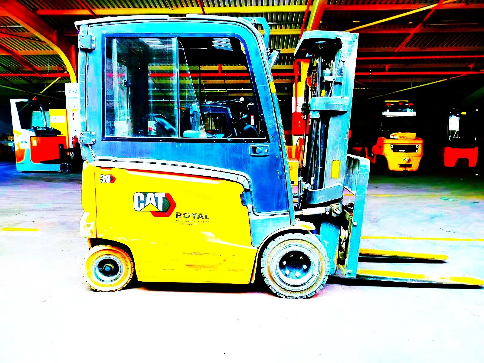 İkinci El Cat EP30ACN Elektrikli Forklift — fotoğraf 3