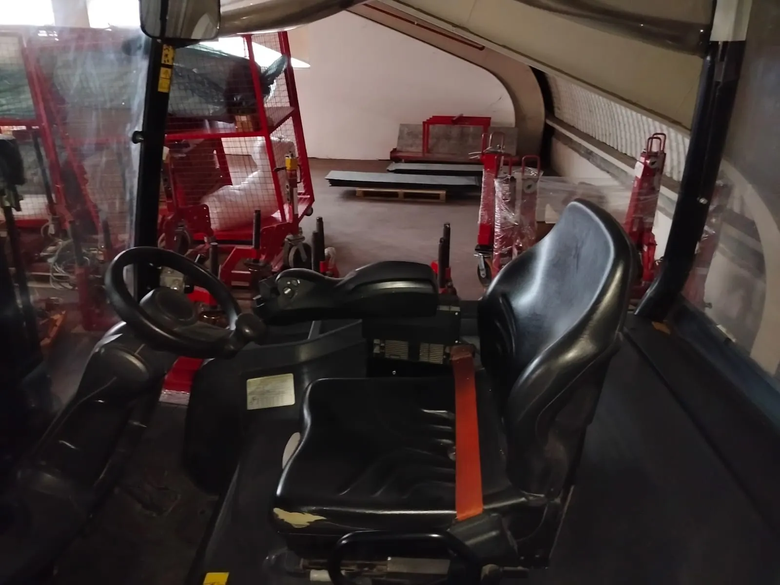 Cat EP30ACN Elektrikli Forklift — fotoğraf 3