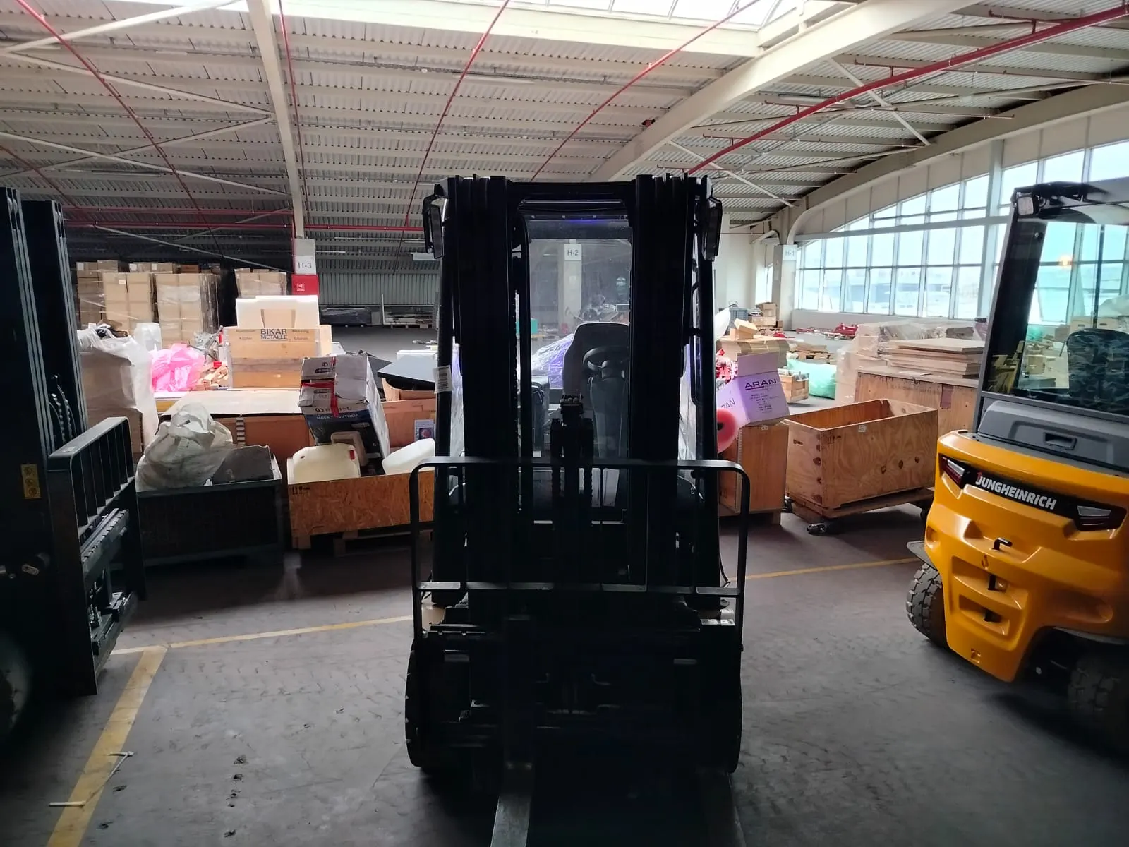Cat EP25CN Elektrikli Forklift — fotoğraf 2