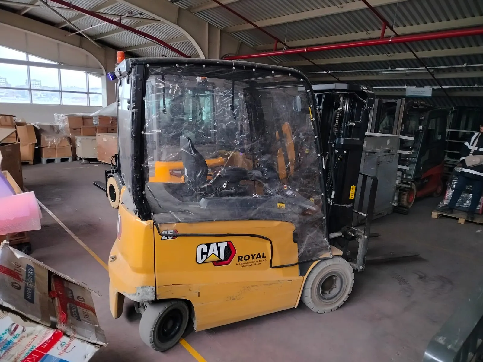 Cat EP25CN Elektrikli Forklift — fotoğraf 5