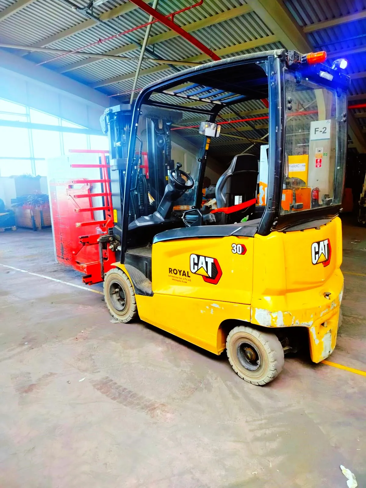 İkinci El Cat EP30ACN Elektrikli Forklift — fotoğraf 6